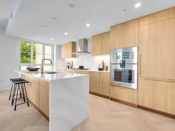 Vancouver, BC V6M 0E5,2096 W 47th AVE #203