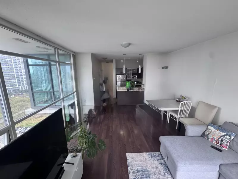 13399 104th AVE #1604, Surrey, BC V3T 0C9