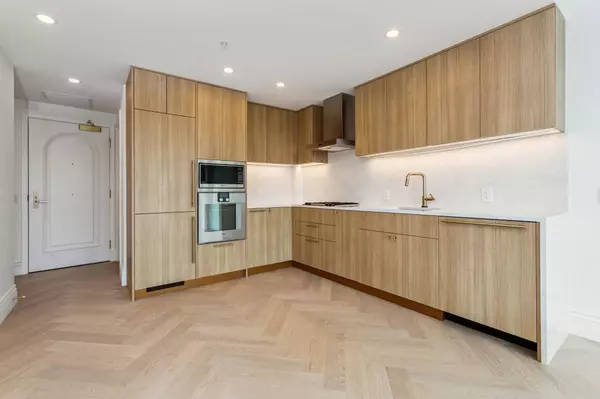 Vancouver, BC V6M 0E5,2096 W 47th AVE #302