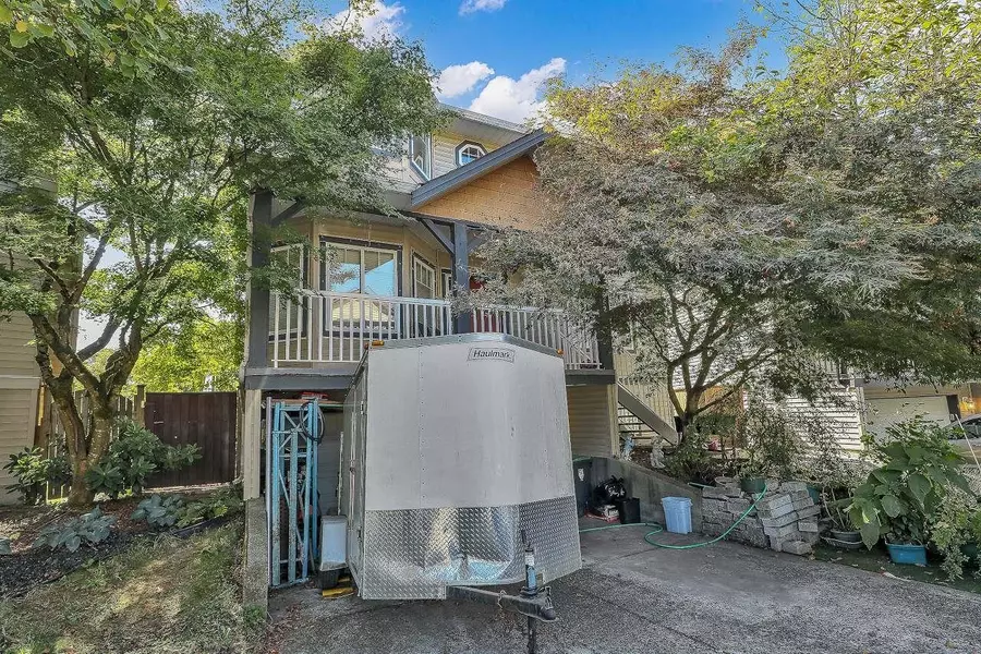 20526 66a AVE, Langley, BC V2Y 2X8