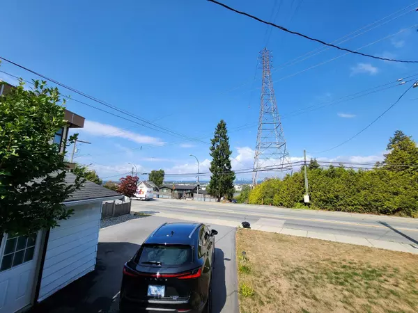 Delta, BC V4C 2R9,10746 River RD