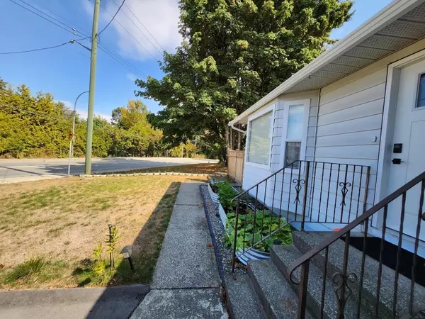 Delta, BC V4C 2R9,10746 River RD