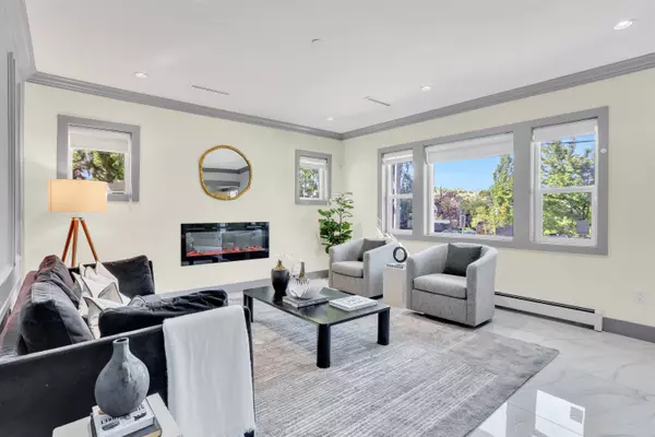 Vancouver, BC V5V 2B1,1008 E 24th AVE