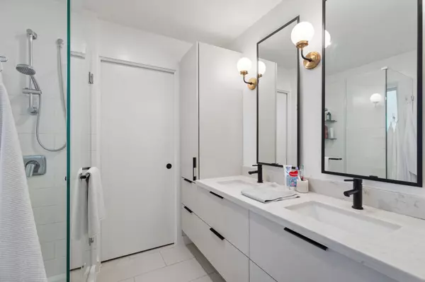 Port Moody, BC V3H 0K3,3021 St George ST #601