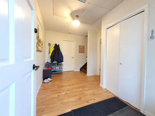 Delta, BC V4M 1X8,4984 10a AVE