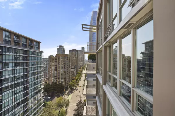 1055 Richards ST #1708 Vancouver, BC V6B 0C2