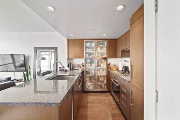 Vancouver, BC V6B 0C2,1055 Richards ST #1708