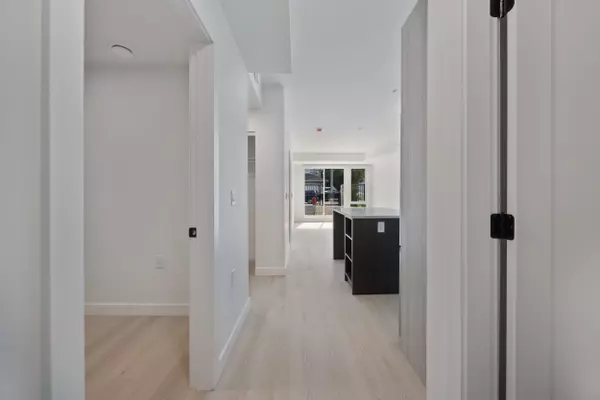 Port Moody, BC V3H 0N4,2002 St. George ST #116