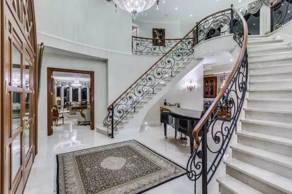 1175 Eyremount DR West Vancouver, BC V7S 2C4