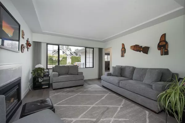 North Vancouver, BC V7L 2M8,847 E 13th ST