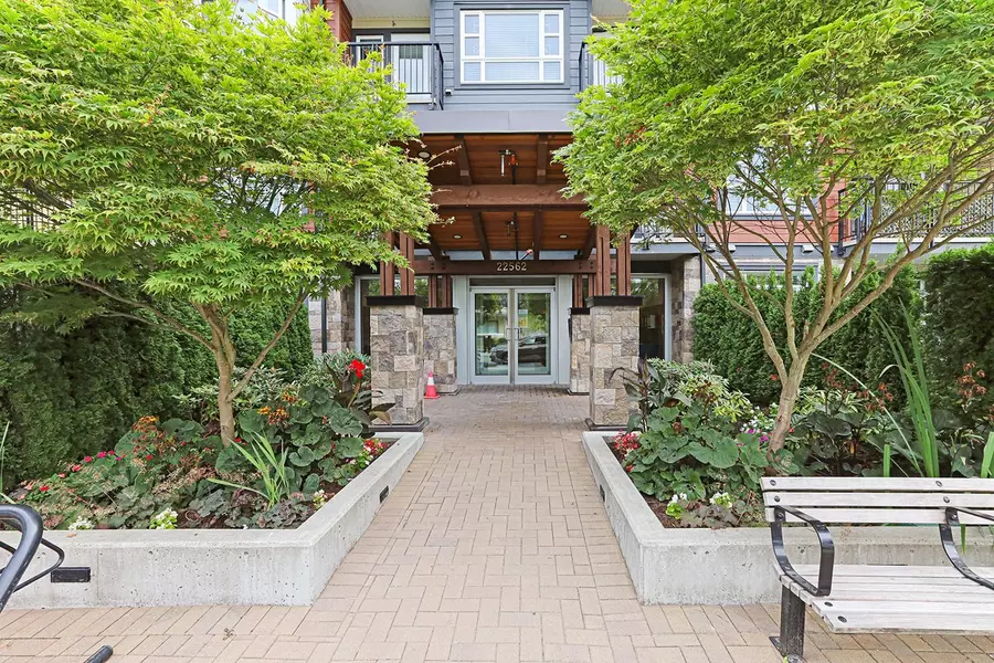 22562 121 AVE #304, Maple Ridge, BC V2X 3Y8