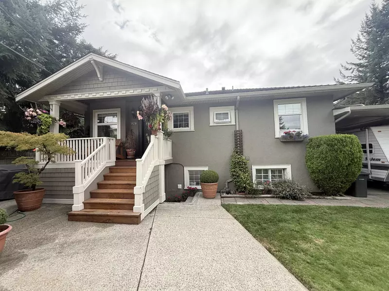 680 Thompson AVE, Coquitlam, BC V3J 3Z8