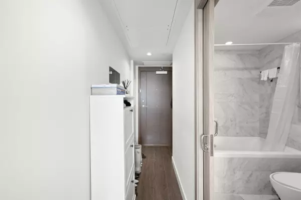 Vancouver, BC V6Z 0E7,89 Nelson ST #2304