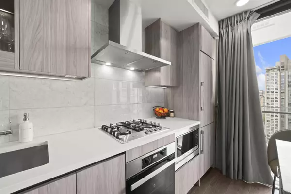 89 Nelson ST #2304 Vancouver, BC V6Z 0E7