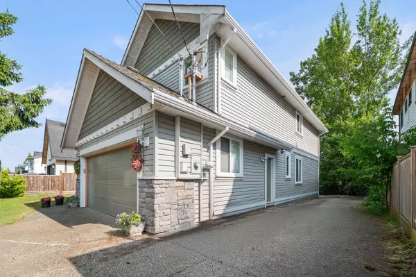 Surrey, BC V3W 2L1,14262 71 AVE