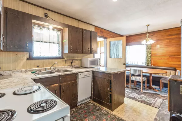 Vancouver, BC V5Y 3H7,5670 Columbia ST