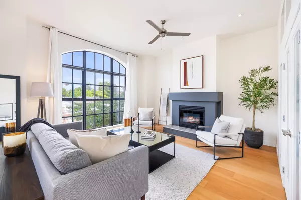 Vancouver, BC V5R 6A2,4590 Earles ST #202