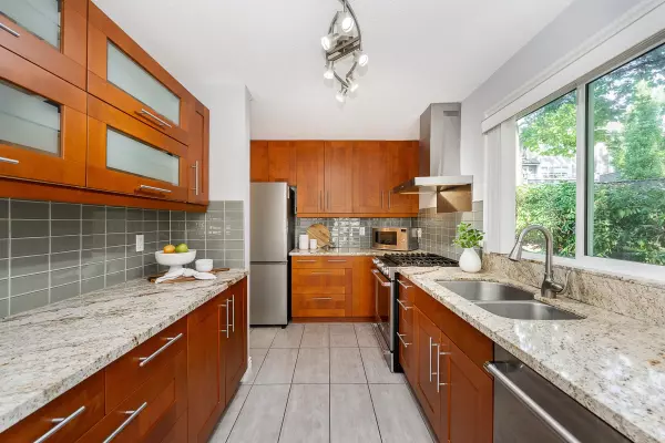 Port Moody, BC V3H 4T3,181 Ravine DR #4