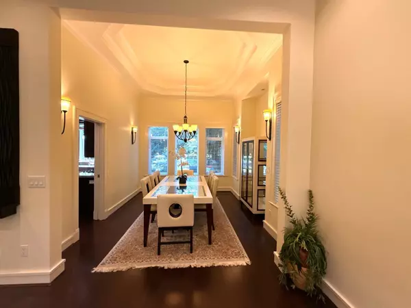 North Vancouver, BC V7R 2K3,1017 Canyon BLVD