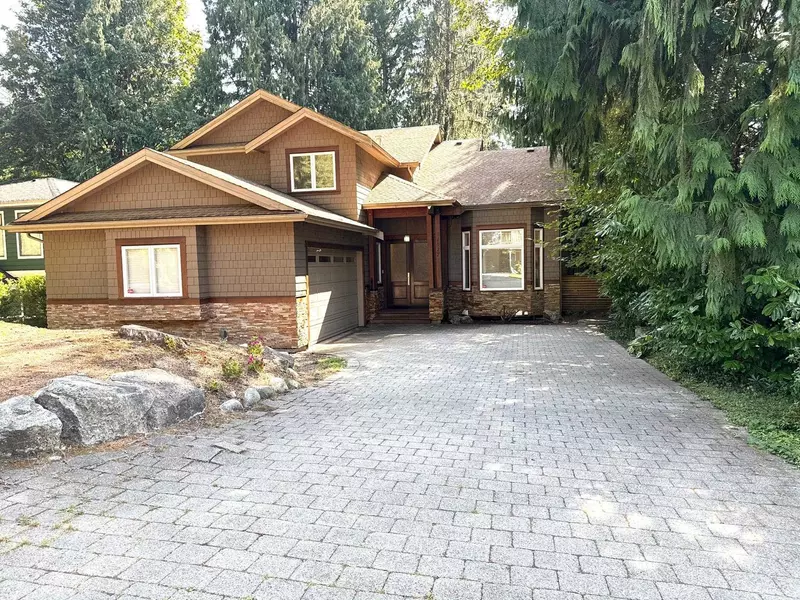 1017 Canyon BLVD, North Vancouver, BC V7R 2K3