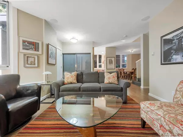 Vancouver, BC V6Z 1X3,1490 Hornby ST