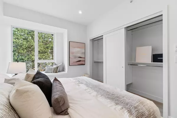 Burnaby, BC V3N 0K1,7161 17th AVE #207