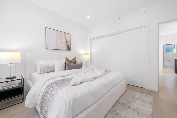 Burnaby, BC V3N 0K1,7161 17th AVE #207