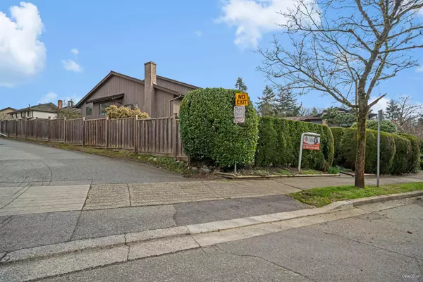 Burnaby, BC V5E 4E2,8241 Brynlor DR