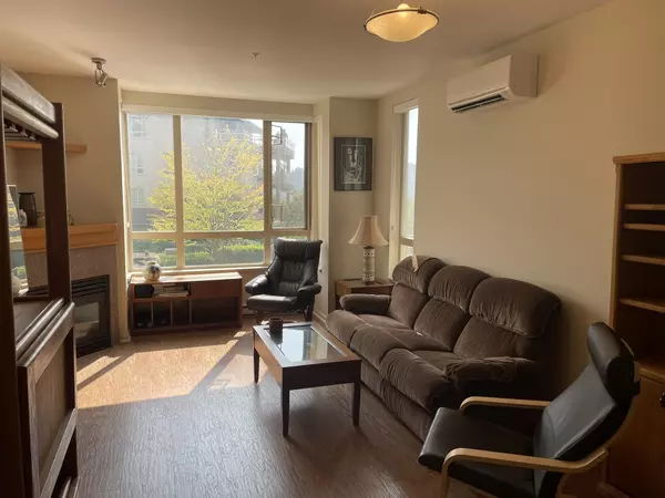 North Vancouver, BC V7G 2T2,580 Raven Woods DR #207