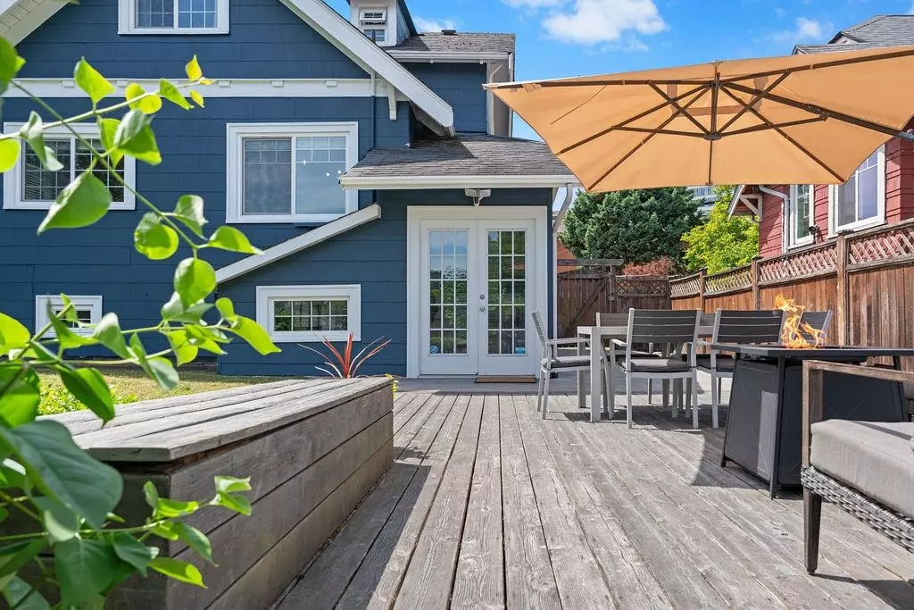North Vancouver, BC V7P 3B1,1750 Mcguire AVE