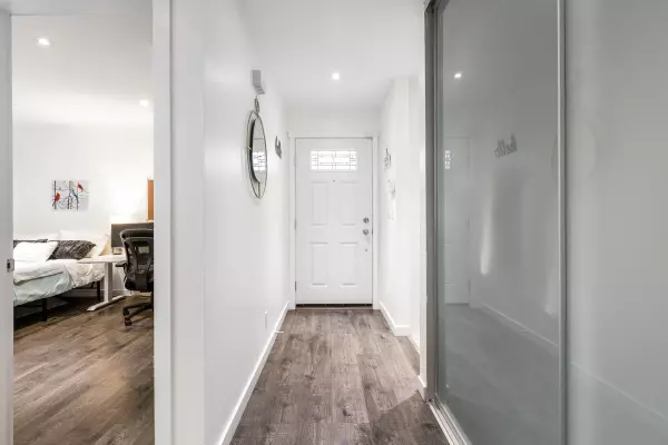 Surrey, BC V3S 5M8,6292 W Greenside DR