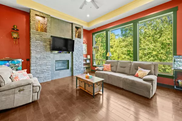 2518 Whatcom RD, Abbotsford, BC V3G 2L5