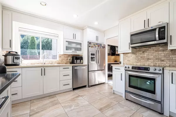 Surrey, BC V3X 3H9,13698 58 AVE