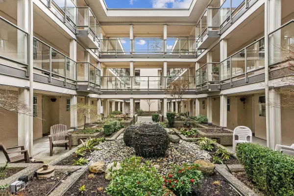 15255 18 AVE #303, Surrey, BC V4A 1W9