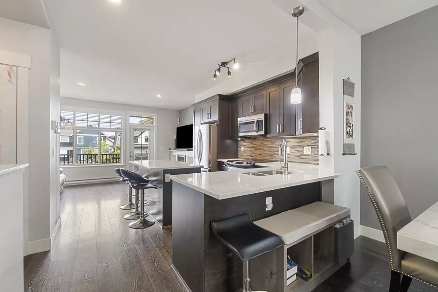 19525 73 AVE #104, Surrey, BC V4N 6L7