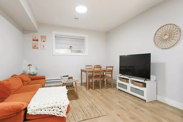 13938 60a AVE Surrey, BC V3X 2M9