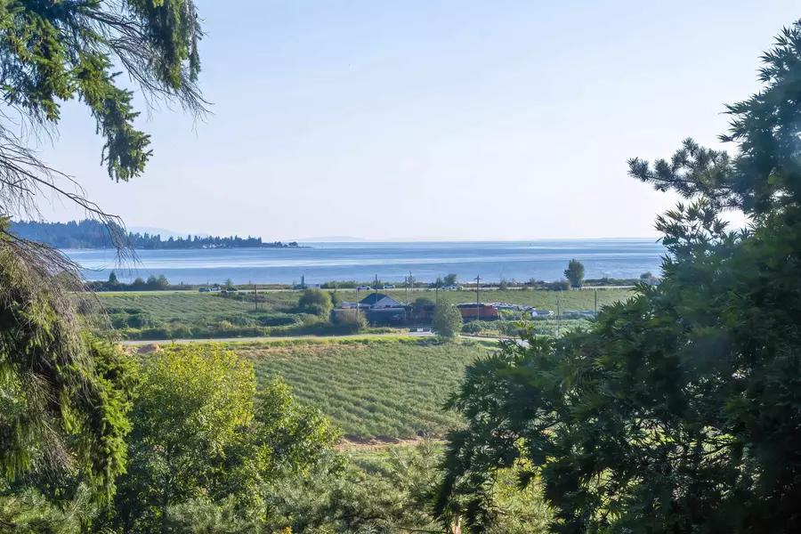 5242 Station RD, Surrey, BC V3X 3C4