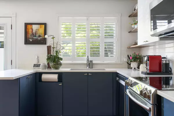 North Vancouver, BC V7L 2V8,1645 St. Andrews AVE