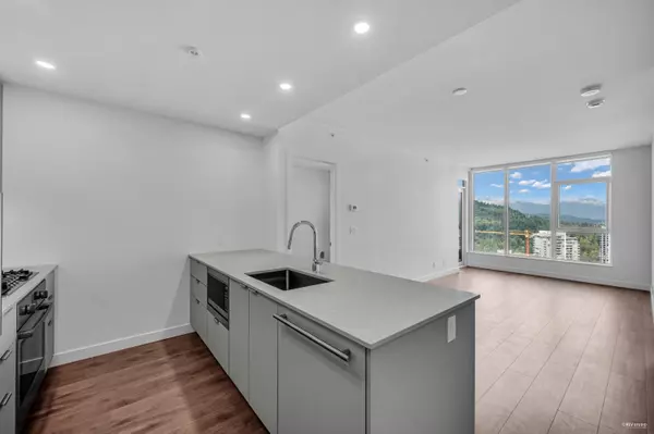 537 Cottonwood AVE #3107 Coquitlam, BC V3J 0S4