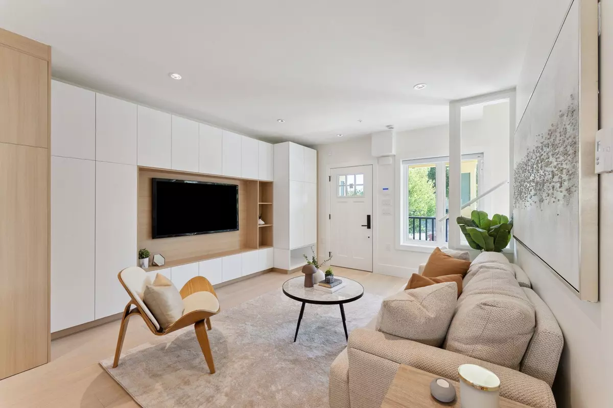 Vancouver, BC V5Y 1N4,3121 Columbia ST