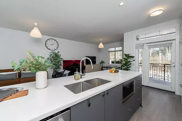 Surrey, BC V3Z 1J1,2070 Oak Meadows DR #47