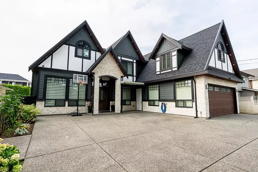 8917 134b ST, Surrey, BC V3V 5T5