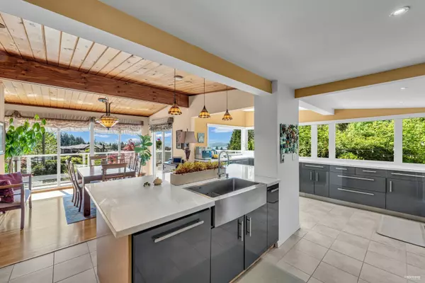 North Vancouver, BC V7N 4A7,4323 Valencia AVE