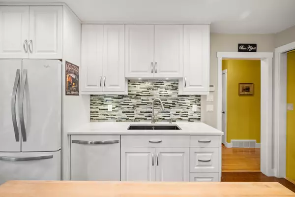 Surrey, BC V4A 1L2,13558 15 AVE