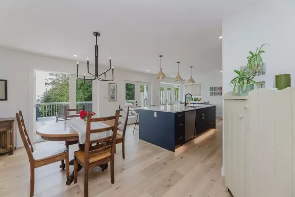 341 Harry RD Gibsons, BC V0N 1V5