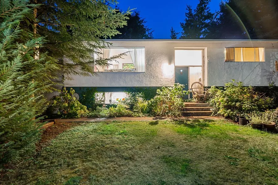 20850 48 AVE, Langley, BC V3A 3L9