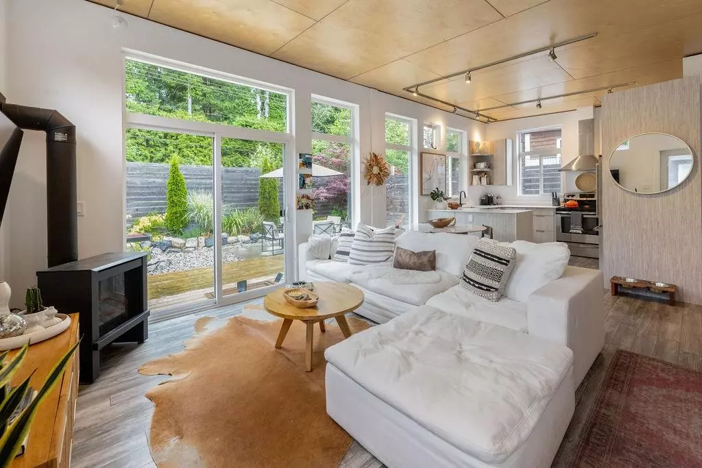 Gibsons, BC V0N 1V7,890 Trower LN