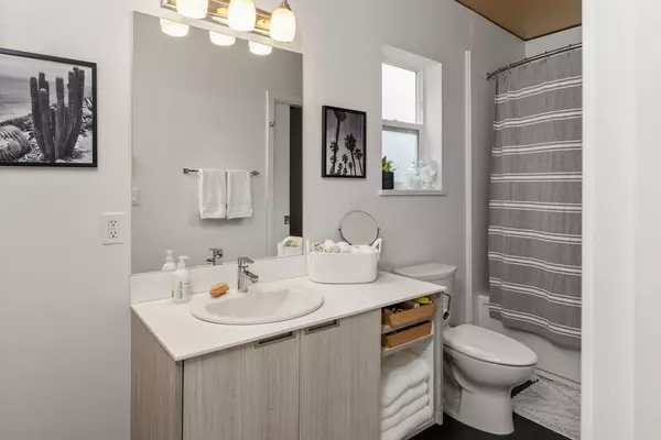 890 Trower LN Gibsons, BC V0N 1V7