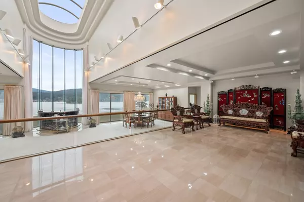 828 Beachview DR North Vancouver, BC V7G 1R1