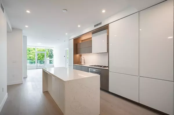White Rock, BC V4B 0C7,1342 Johnston RD #212